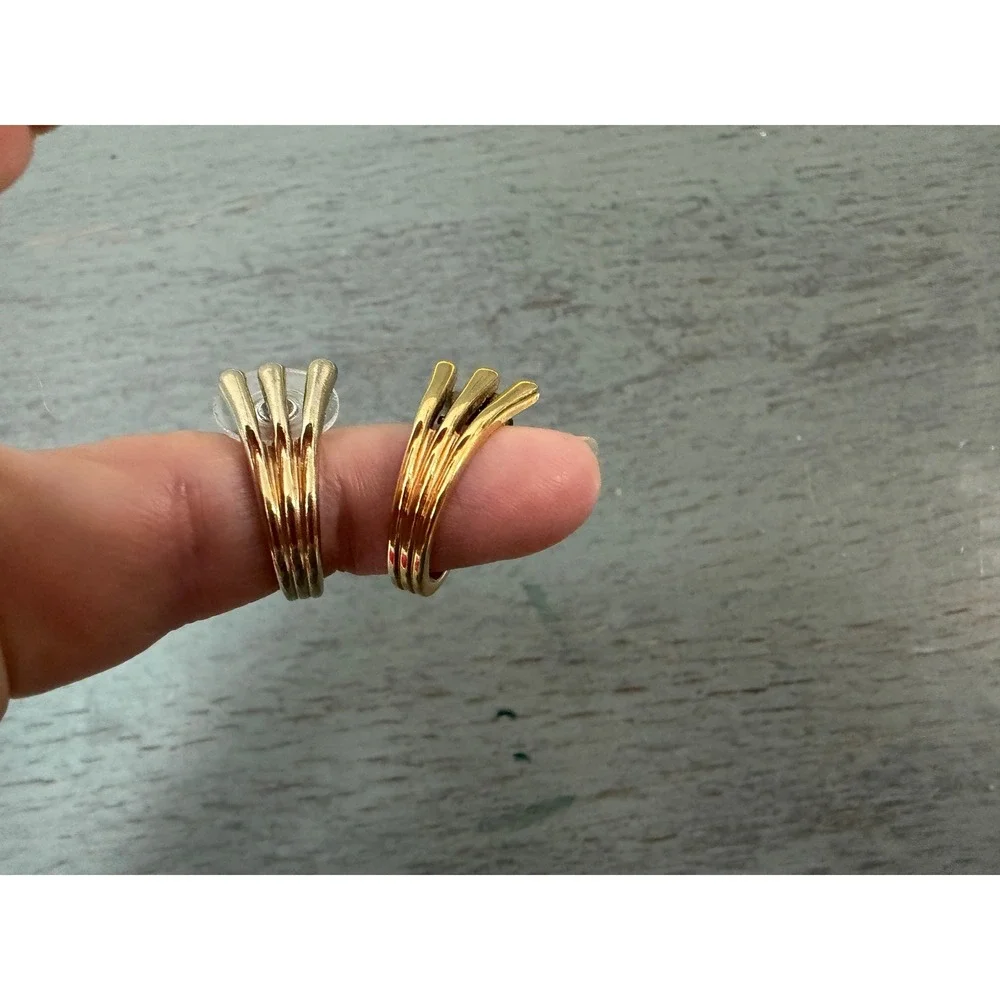 Vintage Gold Tone Triple Row Ribbed J Hoop Earrings Textured Post Backs
